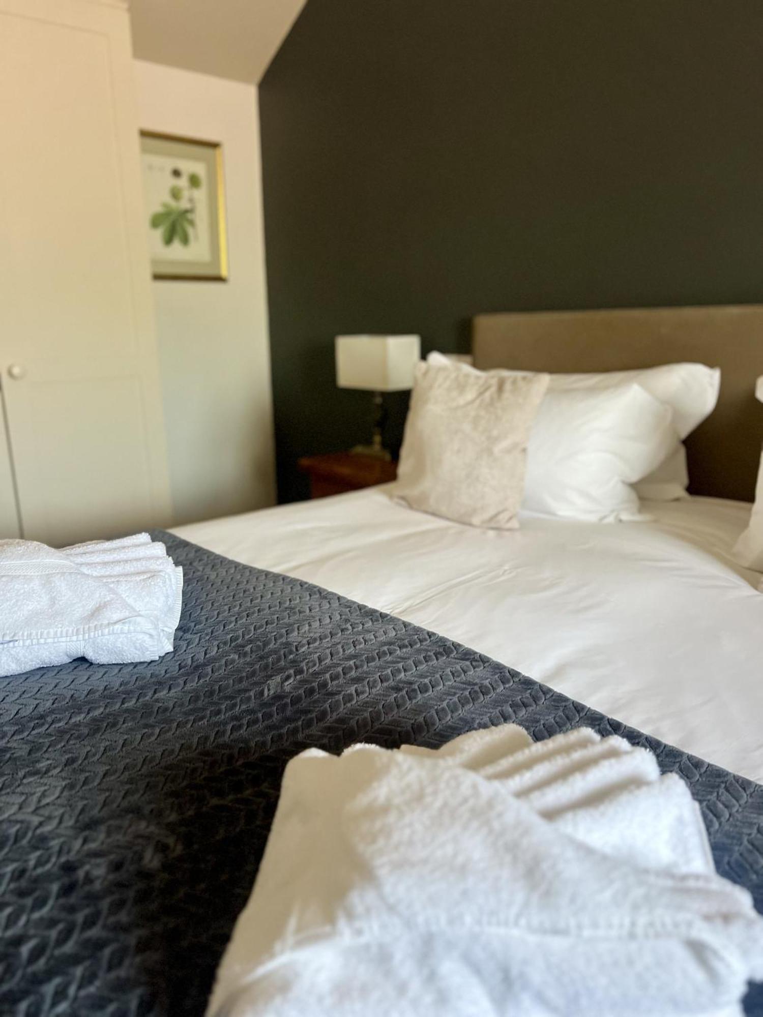 The Parson Woodforde Hotel Weston Longville Room photo