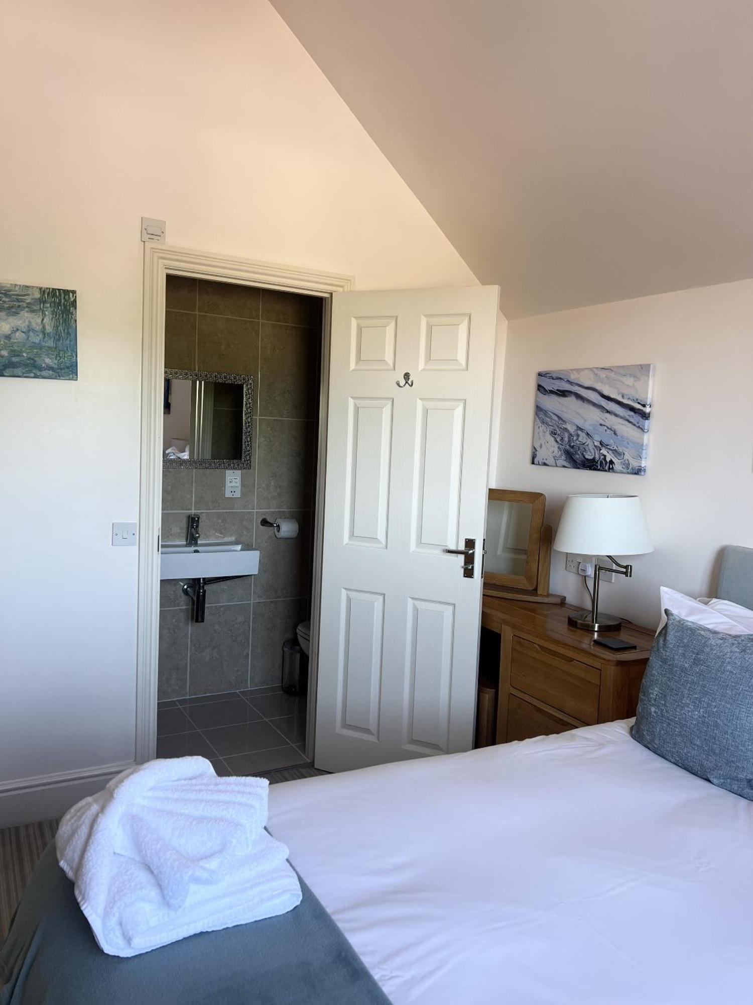 The Parson Woodforde Hotel Weston Longville Room photo