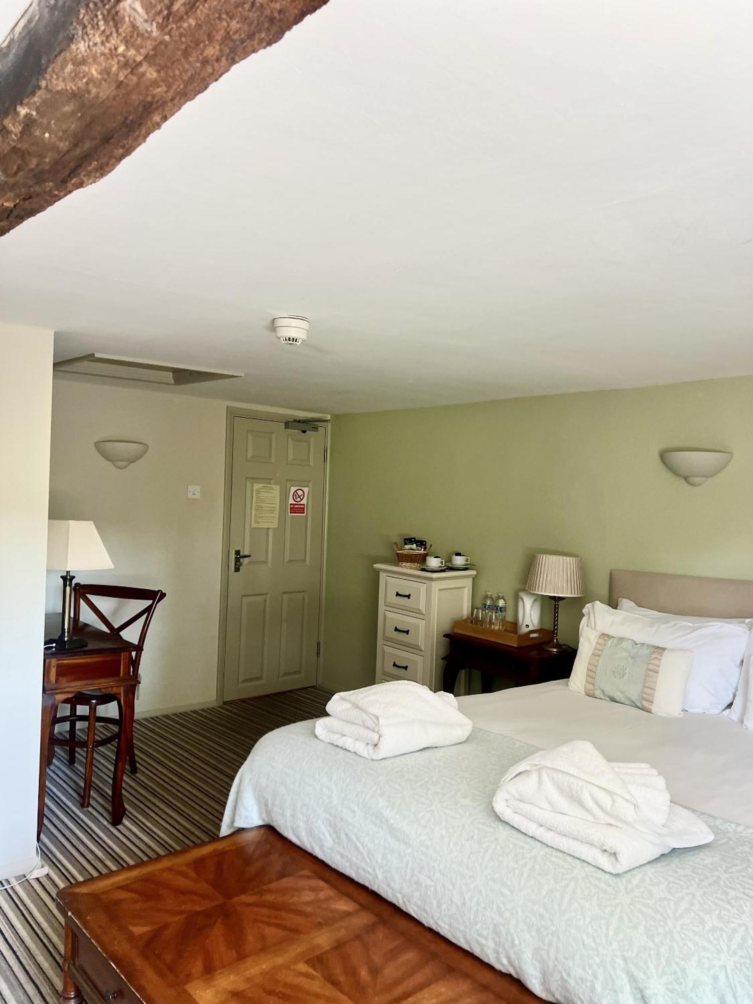 The Parson Woodforde Hotel Weston Longville Room photo
