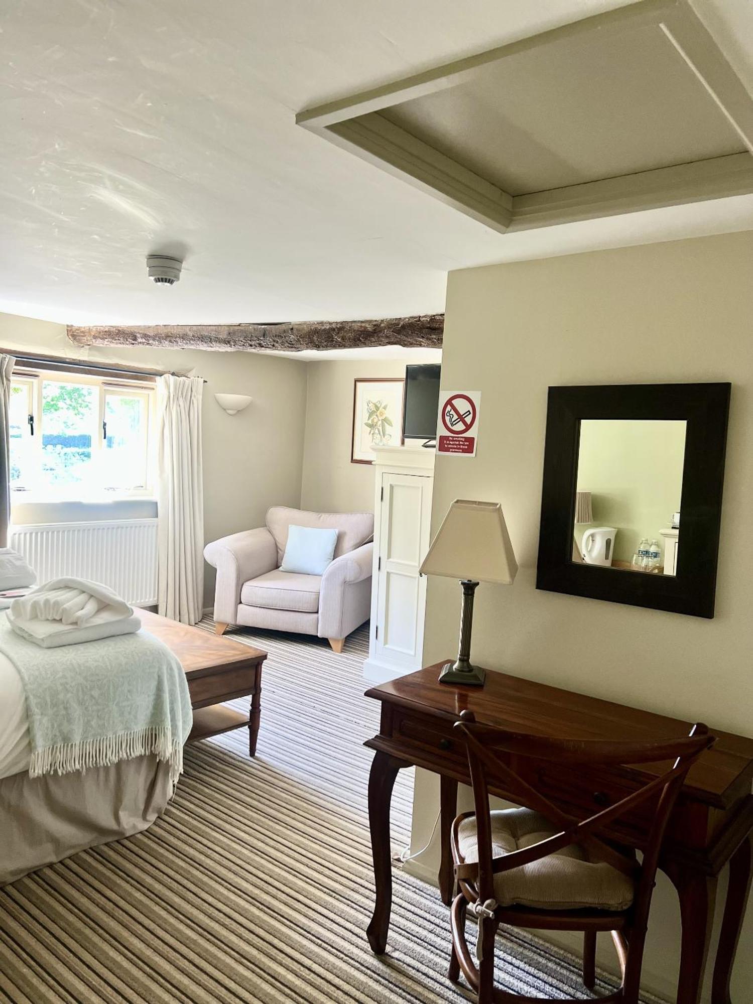 The Parson Woodforde Hotel Weston Longville Room photo